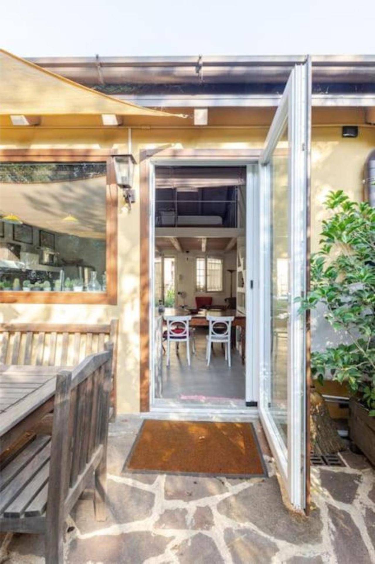 Tiny House On Water Surrounded By Greenery Apartment Milan